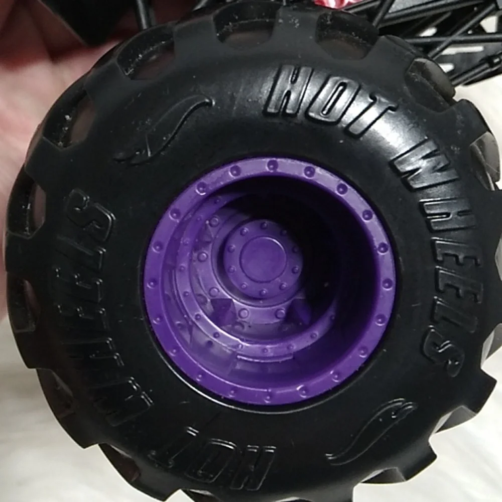 One Bad Ghoul 2018 Mattel Hot Wheels Monster Truck Metal Top Scale 1/24